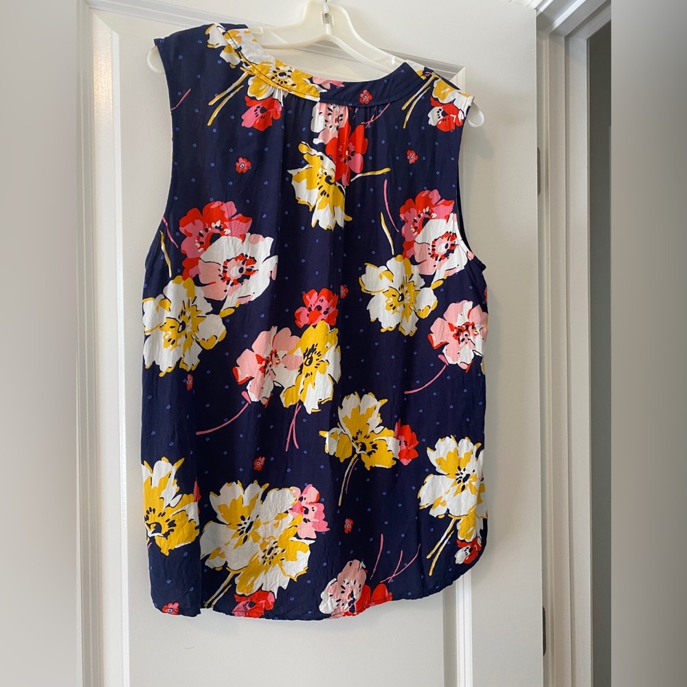 EUC Old Navy floral sleeveless blouse - Picture 2 of 2